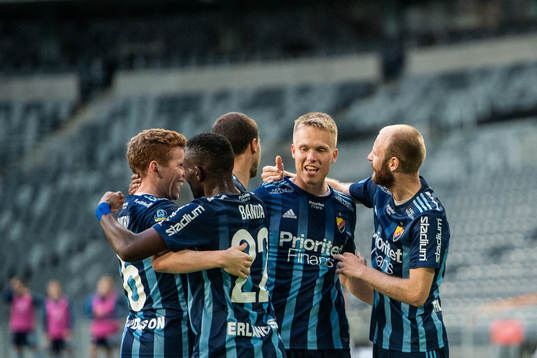 Djurgårdens Jonathan Augustinsson jublar med Curtis