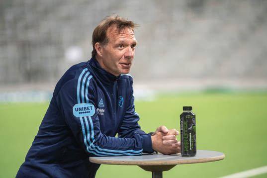 Djurgårdens tränare Kim Bergstrand deltar i en