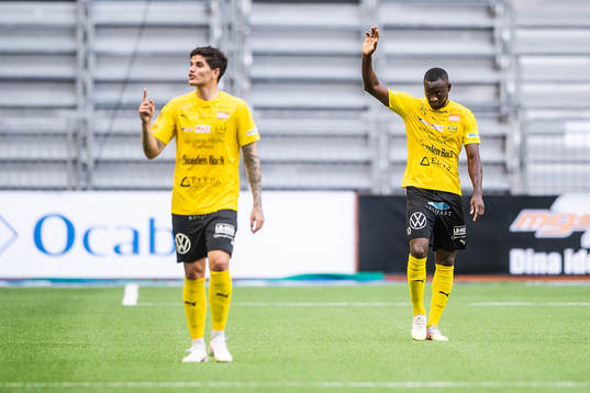 Mjällbys Moses Ogbu jublar