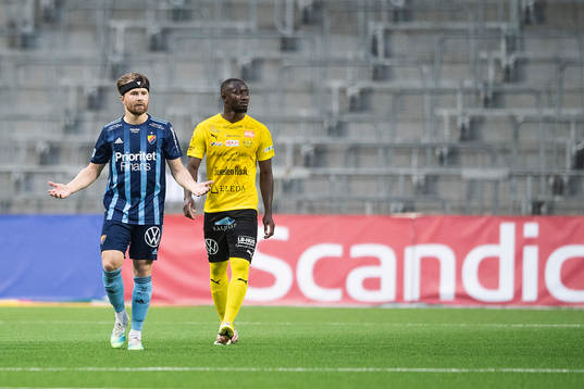 Djurgårdens Jacob Une Larsson reagerar