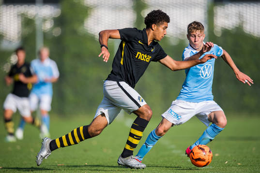 AIKs Joshua Sivertsen och Malmö FFs Hugo Bolin