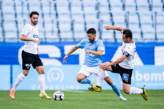 Örebros Nahir Besara och Nordin Gerzic mot Malmö FFs