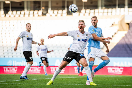Örebros Michael Almebäck och Malmö FFs Ola Toivonen