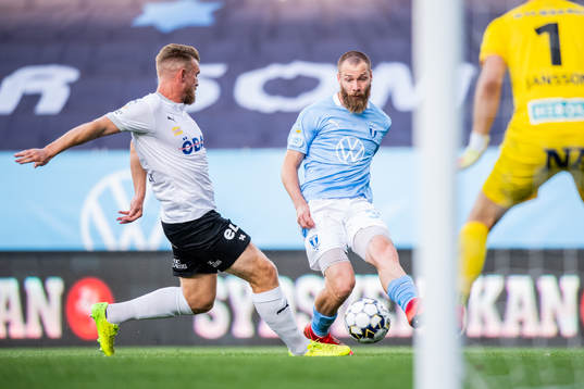 Malmö FFs Jo Inge Berget och Örebros Michael Almebäck