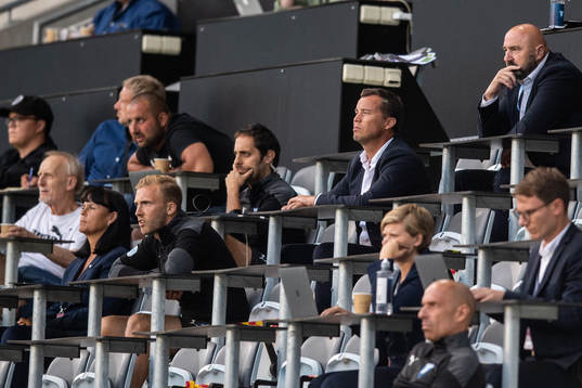 Malmö FFs sportchef Daniel Andersson på läktaren