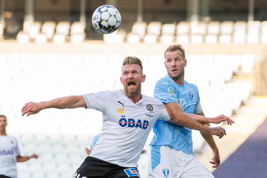 Örebros Michael Almebäck och Malmö FFs Ola Toivonen