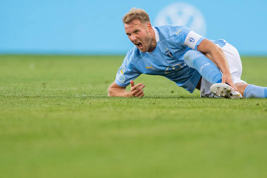 Malmö FFs Ola Toivonen har ont