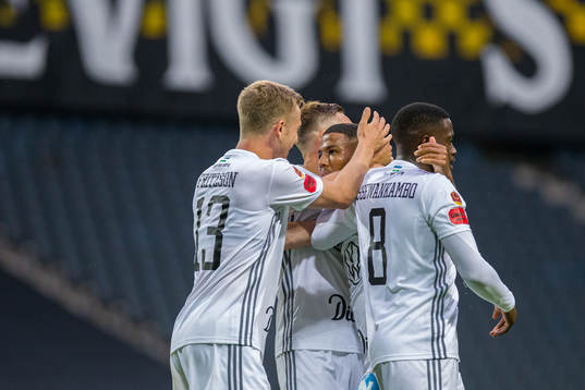Östersunds Ludvig Fritzson jublar med lagkamrater