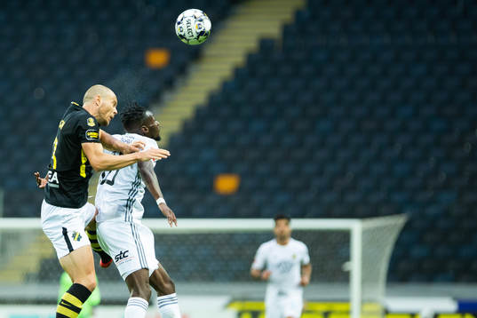 s Per Karlsson och Östersunds Blair Turgott