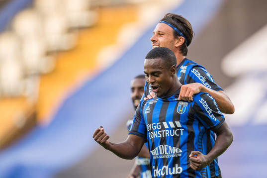 Sirius Nahom Girmai Netabay jublar med Stefano Vecchia