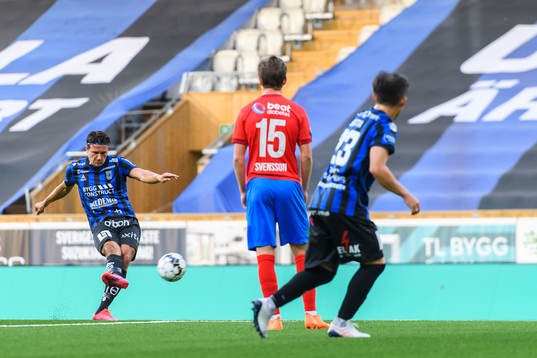 Sirius Stefano Vecchia gör 1-0 på frispark