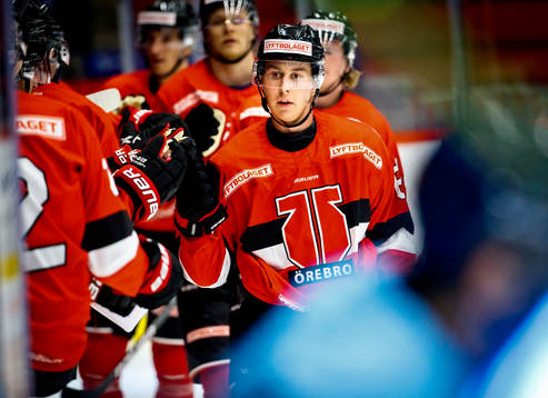 Örebros Hockeys Robert Leino jublar vid 7-1
