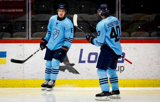 Djurgårdens Tobias Björnfot jublar med Jacob Josefson