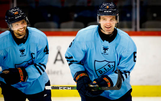 Djurgårdens Tobias Björnfot jublar med Jacob Josefson