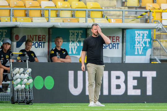 Elfsborgs manager Jimmy Thelin deppar