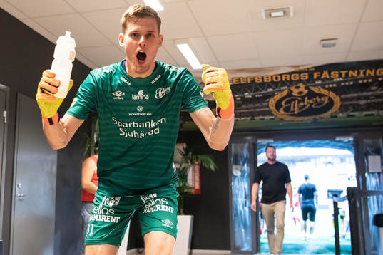 Elfsborgs målvakt Tim Rönning är glad
