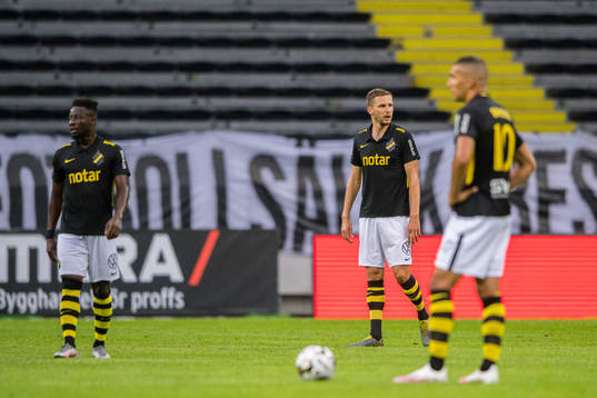 s Heradi Rashidi, Karol Mets och Nabil Bahoui deppar