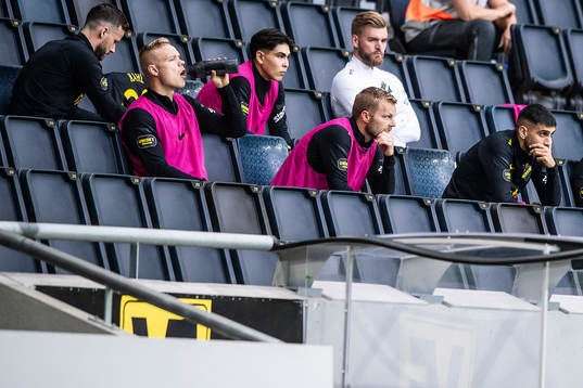 s Sebastian Larsson på bänken