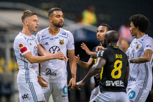 Östersunds Felix Hörberg och Noah Sonko Sundberg i bråk