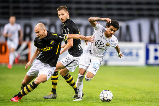 s Per Karlsson och Karol Mets mot Östersunds Jerell Sellars
