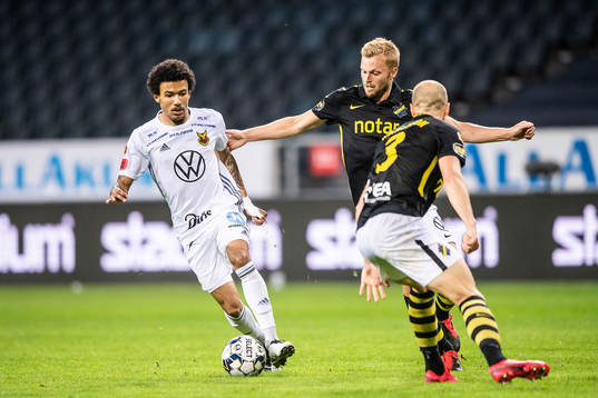 s Sebastian Larsson