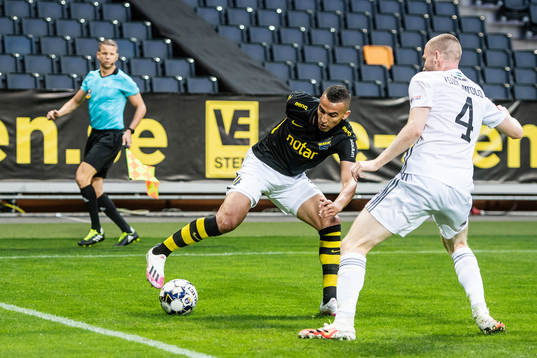 s Nabil Bahoui och Östersunds Thomas Isherwood