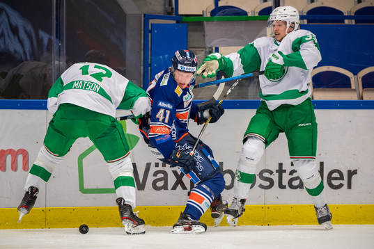 Växjös Ludvig Nilsson mot Rögles Taylor Matson och