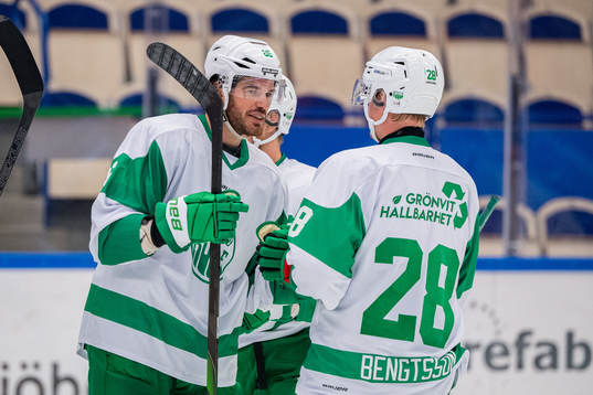Rögles Eric Gelinas jublar