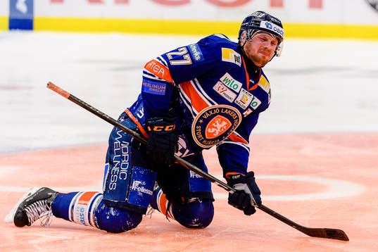 Växjös Martin Lundberg  grimaserar