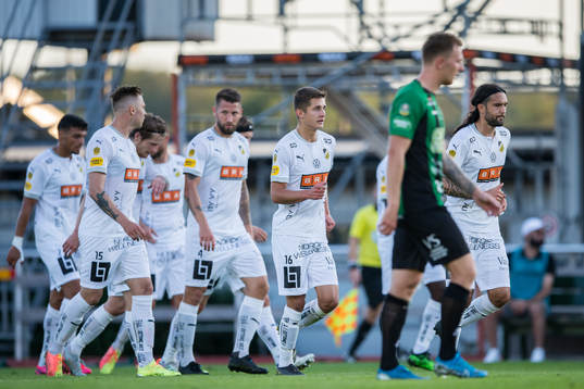Häckens spelare jublar