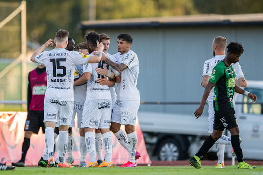 Häckens spelare jublar
