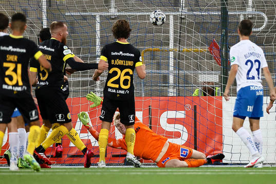 IFK Norrköpings målvakt Isak Pettersson vid mål 1-2 av
