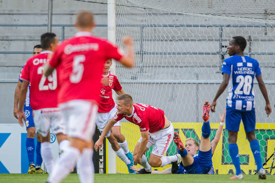 Kalmars Erik Israelsson jublar