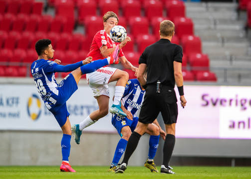 Kalmars Isak Magnusson och IFK Göteborgs André Calisir