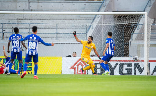 IFK Göteborgs målvakt Ioannis Anestis, Tobias Sana, och
