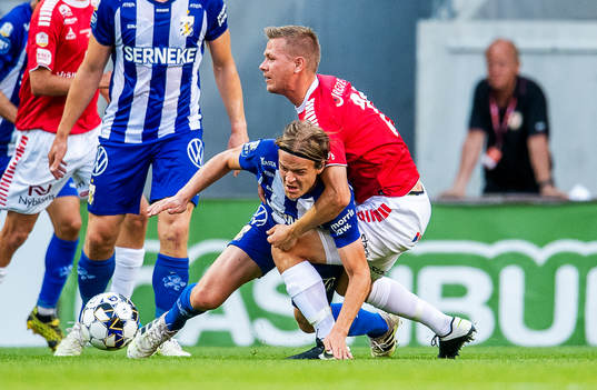 Kalmars Erik Israelsson och IFK Göteborgs August Erlingmark