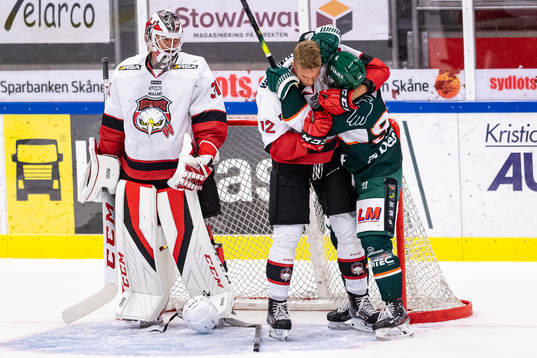 Bråk mellan Malmö Redhawks Linus Cronholm och