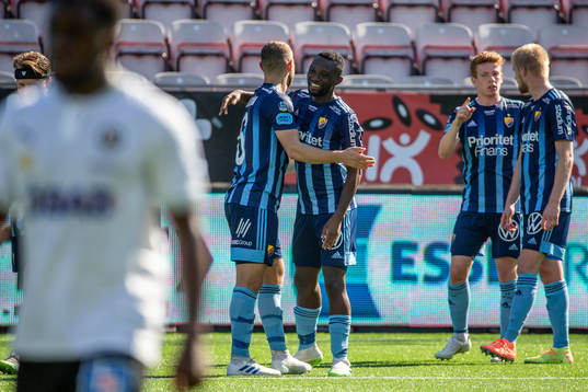 Djurgårdens Emmanuel Banda jublar