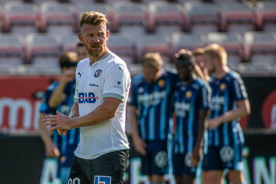 Örebros Michael Almebäck deppar