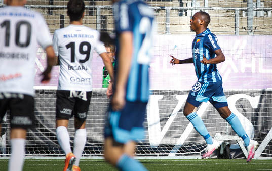 Djurgårdens Edward Chilufya gör 0-3 och jublar