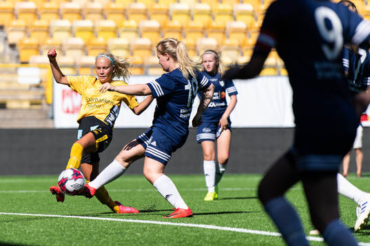 Elfsborgs Tea Skoglund och Öxnevallas Emilia Antonsson