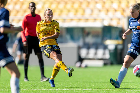 Elfsborgs Linda Westberg Carlsson skjuter mål