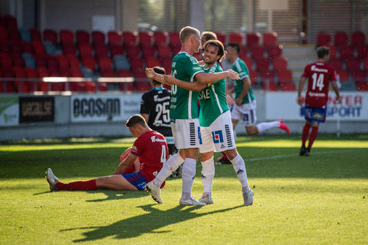 Brages André Kamp och Robbin Sellin jublar