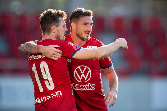 Östers Nicolas Mortensen och James Keene jublar