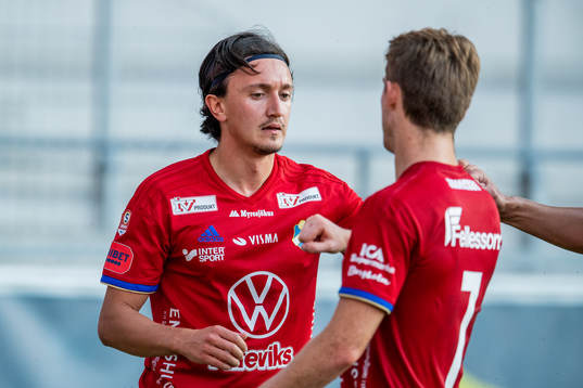 Östers Mattias Pavic jublar