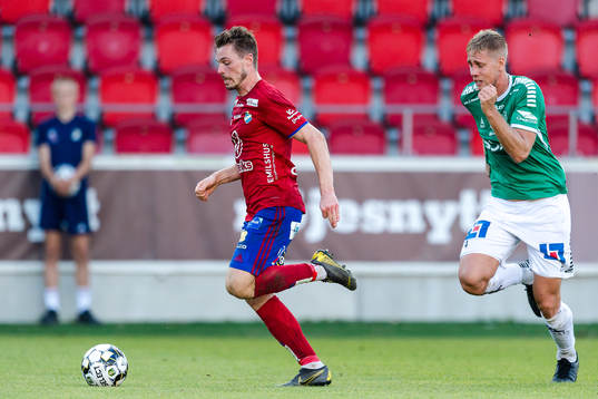 Östers Nicolas Mortensen  jagas av Brages Mattias
