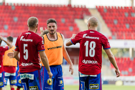 Östers James Keene jublar
