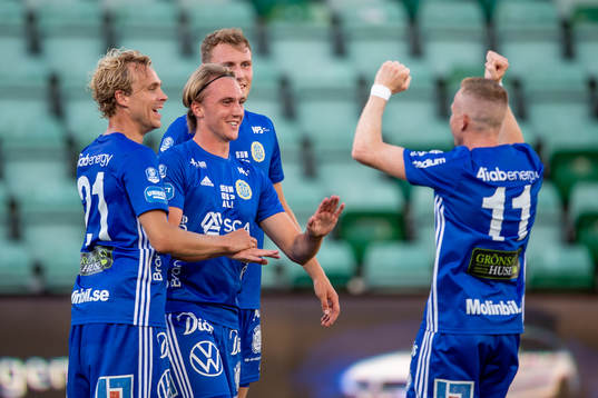Sundsvalls Albin Ekström jublar med lagkamrater