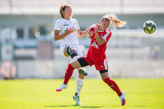 Bläddra bland fler bilder av Fotboll, Dam, Div 1 södra, Hittarp - Färjestaden