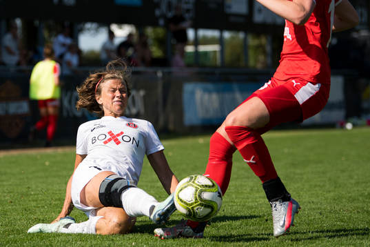 Hittarps Charlotte Crafoord-Larsen och  Färjestadens Hilda